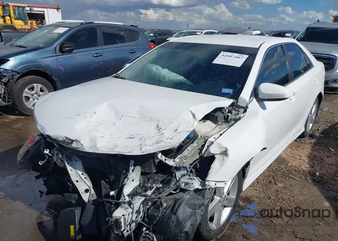 2014 Toyota Camry Se z USA, uszkodzony, nr VIN 4T1BF1FK5EU733856